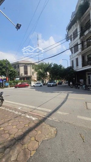 trung tâm tây hồ 117m nhà 3 thoáng vĩnh viễn oto vào nhà chỉ 22.8 tỷ hàng xóm lotte- kdt ciput