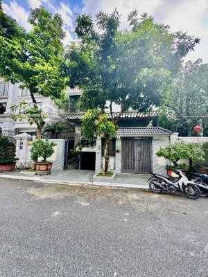 biệt thự đẳng cấp - hầm gara ô tô - ô chờ thang máy - vị trí siêu hiếm kđt xa la lh 