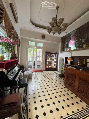 siêu phẩm phân lô hoàng quốc việt,lô góc ô tô tránh,80m2 x 7 tầng thang máy x 8,5m mặt tiền x 30 ty