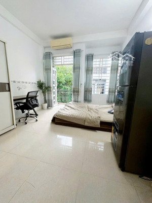 studio ban công rộng 30m2, full nội thất - đ.thống nhất