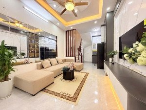 nhà nhỉnh 8 tỷ nội thất đẹp ngõ thoáng kim giang, sát kđt đại kim, gần ngõ 168 kim giang