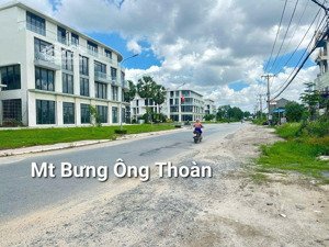 1/ đường bưng ông thoàn phú hữu q9 dt 81m giá 5,05 tỷ shr công chứng liền lh 