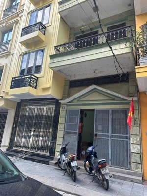chủ nhà nhờ bán căn nhà phố võ thị sáu, 46m2, 5 tầng, mt 4m giá 18,x tỷ. gần hồ, ô tô đỗ thoải mái