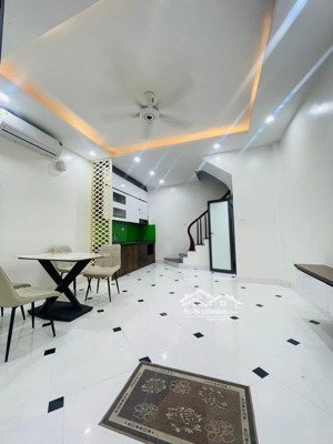 chủ giảm giào 1tỷ cần bán gấp ở sướng phố ngọc thuỵ long biên 43m2 x 5t chỉ 8tỷ có thương lượng