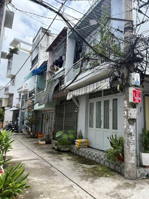 về quê sinh sống nên bán lại ngôi nhà ở sài gòn, giá mong muốn 2 tỷ 650. lh: 