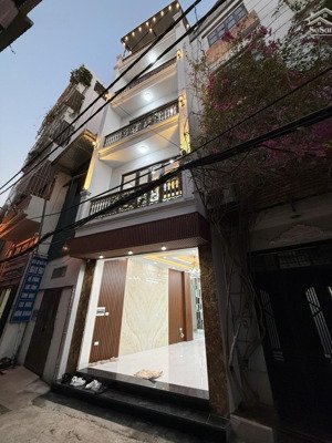 bán nhà riêng tại cầu giấy, 8 tỷ, 40m2, 4pn, 4wc, 5 tầng