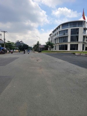 nc- bán 2 lô liền kề mtkd đường bưng ông thoàn, ngay góc ngã tư liên phường