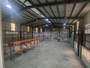 cho thuê kho xưởng nguyễn văn linh long biên. dt 600m2, mt 20m, có điện 3 fa, phòng cháy nghiệm thu