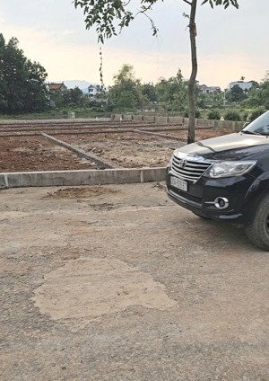 do buôn bán thiếu vốn nên em cần tiền bán gấp mảnh đất 87m2 ở chương mỹ acị lh e gửi tt