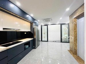 nhà mới 6 tầng ngô gia tự 40m giá chỉ 7.xtỷ thang máy ô tô đỗ cổng full nội thất sang