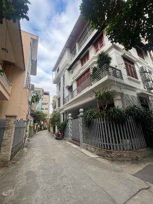 hàng siêu vip cầu giấy tiểu khu biệt lập, phân lô ô tô vào nhà dt140m2 mt7.2m giá 45 tỷ