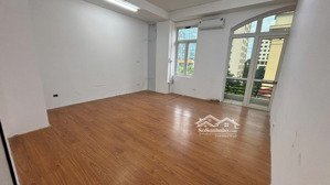 cho thuê văn phòng tại hoàng sâm.giá 9,5 triệu,dt 65 m2