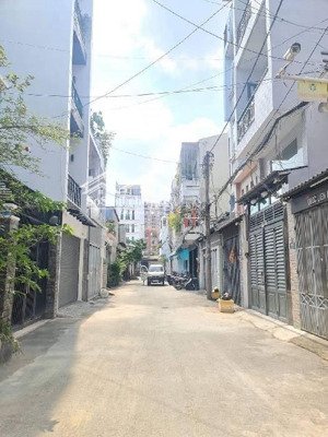 bán căn nhà btct cứng ngắt, mặt tiền 8m xe tải thông - 63m2 - 3 tầng nhỉnh 9 tỷ(x bé xíu)