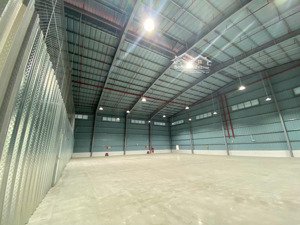 mời thuê kho kcn nam thăng long,thụy phương 1000m2,khung thép mái tôn 3 lớp cao 7m,pccc vòng ngoài