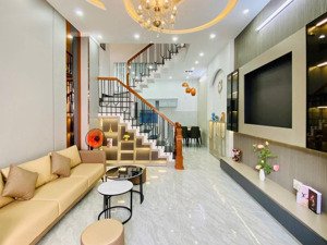 đẳng cấp! mặt ngõ thái thịnh, ngõ nông, gần ô tô, sân xe riêng, dt 42m2*5t