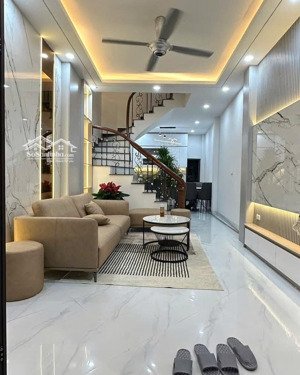 [siêu hiếm] bán nhà minh khai nhà đẹp long lanh gần phố vài bước chân 45m 5 tầng 10,3tỷ