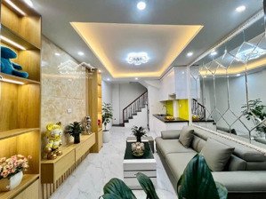 bán gấp nhà bạch mai 25m,4 tầng ,5xty. sổ đỏ. lô góc, phòng nào cửa . trung tâm,thiết kế hiện đại