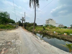 bán đất 1 sẹc hẻm 94 thông ra hẻm 140 vườn lài , an phú đông 4x23 thổ cư xây được 4x15.5m , thông