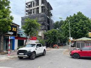 vườn hồ_ cự khối_ 85m_ mt= hậu 6m vỉa hè rộng, conterner đỗ tránh_ 30m ra hồ điều hoà,