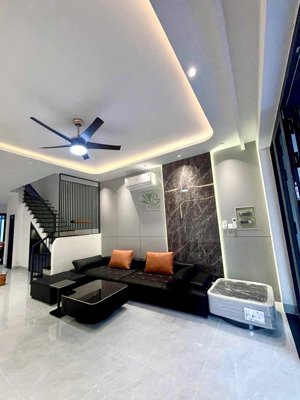 cho thuê nhà đẹp mới xây 3 phòng ngủ full nội thất kđt mỹ gia gói 8 giá 30 triệu/tháng