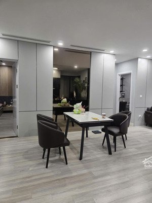 vợ chồng em cần bán cc tại hà nội center point, 105 triệu / m2, 70m2, 2pn, 2wc, pháp lý đầy đủ