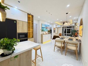 cần bán nhanh căn góc sky garden, hđt 32tr/ tháng, nhà mới 100%.lh: 