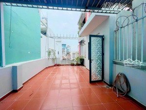 nhà hẻm 1/ gần mặt tiền đường hòa hưng.dt 4mx8m.nở hậu.nhà mới 3 tầng bt.giá bán 5.5 tỷ