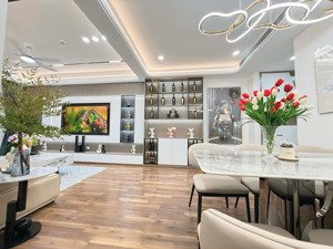 qũy căn đẹp tại kđt trung hòa nhân chính: 2pn giá 5.5 tỷ, 3pn vuông đẹp giá 9 tỷ. lh: 