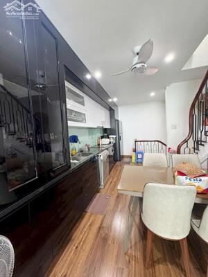 Cần bán 36,8m2 nhà 4 tầng từ tầng 2 xây 40m2/sàn, nhà mặt ngõ 80 Hoa Lâm - Ngay chợ Kinh Doanh