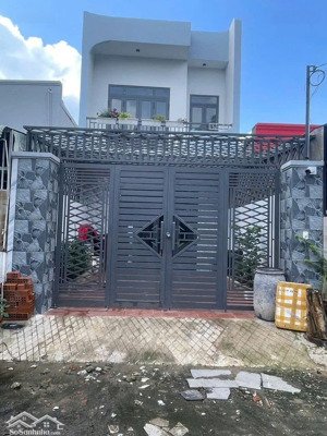 chính chủ cần bán nhà trệt lầu, có sân thượng. tân đông hiệp, dĩ an. có 3pn, 3wc. dt 104,8m