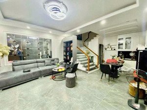 nhà thạch bàn 52m2 x 6tầng xây độc lập 1 căn cực rộng thoáng full nội thất chỉ 7tỷ hơn.