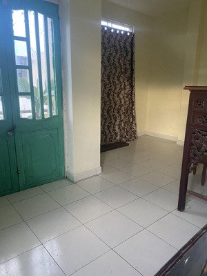 nhà 3 tầng 3 mê đường chơn tâm 9 đối diện đại học sư phạm đà nẵng có 4pn,2vs thêm 3p trọ