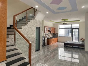 15 triệu/tháng - nhà căn góc 2 mặt tiền đông tăng long ( 5 x 20m ) 3 tầng 4pn4wc