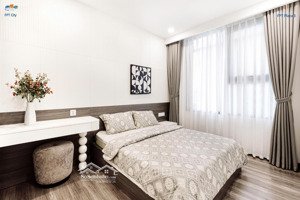 cần bán căn hộ 2 phòng ngủ tại fpt plaza3, ban công hướng nam view sân golf thoáng mát