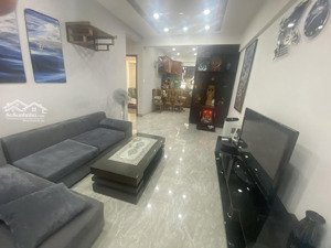 diện tích sử dụng 68m2/ sổ:66,8m2, nội thất đầy đủ.
phòng ngủ cạnh giếng trời rất thoáng mát!