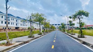 bán lô đất đẹp trung tâm đồng hới, đối lưng biệt thự view sông, giá cực tốt. lh 