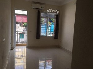 phòng khép kín, thang máy, điều hòa, dt 24m2 tại đường lê trọng tấn, thanh xuân. lh: 