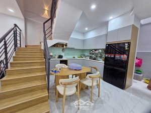 nhà đẹp gần bv thủ đức full nội thất xịn dt: 5.2 x 10.2m vuông đẹp