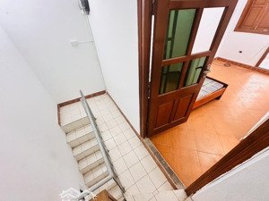 2 thoáng - view trường học - gần phố - trung tâm hai bà trưng - đang cho thuê 10tr/tháng - sổ đỏ