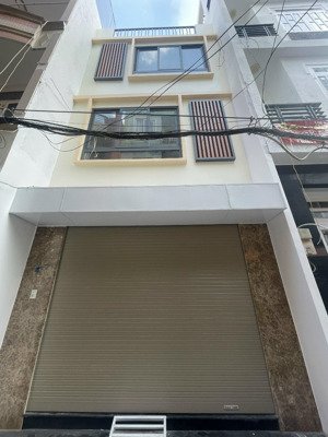 nhà mới cho thuê đường trần khắc chân quận 1.
gồm 1 trệt 2 lầu sân thượng săn máy lạnh