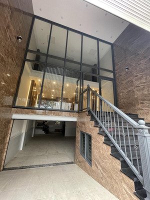 trúc bạch mbkd tầng 1,2 100m² mặt tiền 7m đối diện trường học chỉ 32tr/tháng