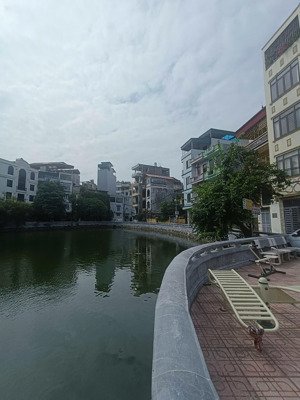 trung tâm hà đông mặt hồ cực hiếm 45m² 5 tầng ô tô vào tận nhà giá 14 tỷ