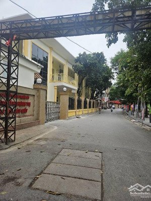 nhà đẹp cầu giấy. gần phố, gần ô tô tránh. diện tích 50m, mặt tiền 4m. lô góc 2 thoáng, dáng vuông