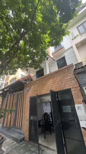 cho thuê biệt thự mễ trì thượng 5 tầng,thang máy.120m2. giá 40tr.