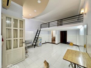 cho thuê phòng gác 40m2 balcon riêng có nội thất ngay hoà hưng toà viettel cv lê thị riêng q10