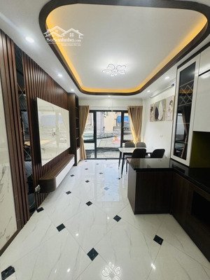 phú diễn. bắc từ liêm. 6 tầng thang máy. ô tô đỗ cửa. giá 9.5 tỷ