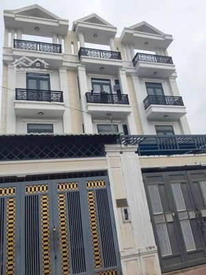 9 tỷ .nhà đẹp thủ đức 3 tầng 686, quốc lộ 13, hiệp bình phước, thủ đức. 75m² sân xe hơi 7 chỗ -