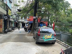 căn hộ dịch vụ oto đỗ cổng thang máy - kinh doanh - ngõ thông sát hồ chủ tặng full nội thất hơn 11t