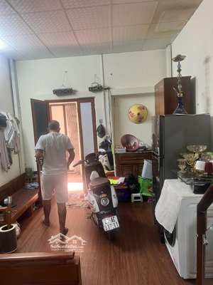 bán nhà thái hà, dt 30m2, 2,5 tầng, mt 3,6m, cách ô tô đỗ 20m, sát hồ hoàng cầu, ngõ thông