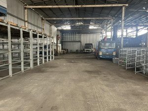 - cho thuê mặt bằng kinh doanh quốc lộ 1a quận 12 diện tích 550m2